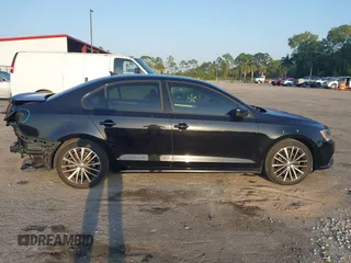 2016 Volkswagen Jetta Sport z VIN 3VWD17AJ5GM335337, wystawiony jako IAAI lot #42081987 z przebiegiem 93 215 mil mil oraz . Historia ofert i sprzedaży dostępna na DreamBid. Obrazek 14.