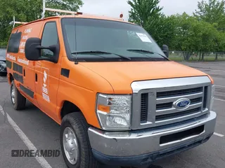 2014 Ford Econoline Cargo Commercial z VIN 1FTNE2EW3EDA64940, wystawiony jako IAAI lot #42475161 z przebiegiem 188 421 mil mil oraz . Historia ofert i sprzedaży dostępna na DreamBid. Obrazek 1.