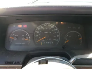 1997 Ford Crown Victoria LX z VIN 2FALP74W1VX218463, wystawiony jako Copart lot #52851045 z przebiegiem 236 098 mil mil oraz Szkoda całkowita • Salvage title. Historia ofert i sprzedaży dostępna na DreamBid. Obrazek 9.