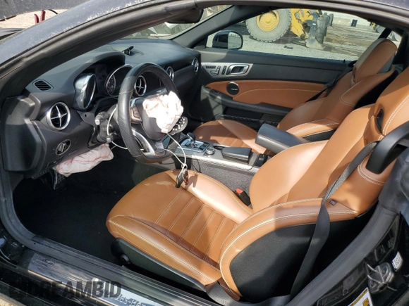 2018 Mercedes-Benz SLC 300 с VIN WDDPK3JA1JF156084, выставлен на аукционе Copart как лот 54167855 с пробегом 45 036 миль миль и Списание • Salvage title. История ставок и продаж доступна на DreamBid. Изображение 7.