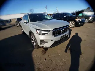2024 Volvo XC40 Core Bright Theme с VIN YV4L12UK1R2233367, выставлен на аукционе Copart как лот 83046854 с пробегом 3 358 миль миль и Списание • Salvage title. История ставок и продаж доступна на DreamBid. Изображение 10.