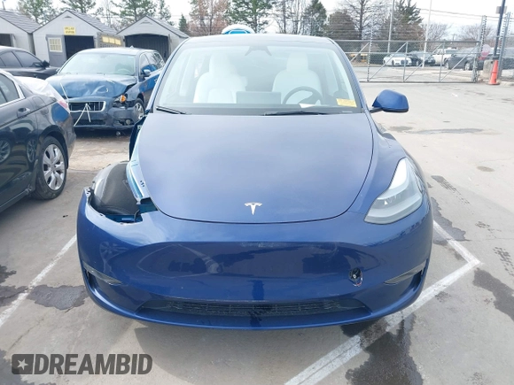 2024 Tesla Model Y Long Range z VIN 7SAYGDEE9RA244657, wystawiony jako IAAI lot #41694621 z przebiegiem 12 991 mil mil oraz . Historia ofert i sprzedaży dostępna na DreamBid. Obrazek 13.