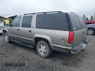 1999 Chevrolet Suburban z VIN 3GNFK16RXXG156463, wystawiony jako IAAI lot #41745169 z przebiegiem 165 541 mil mil oraz . Historia ofert i sprzedaży dostępna na DreamBid. Obrazek 3.