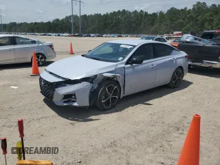 2024 Nissan Altima SR z VIN 1N4BL4CVXRN410793, wystawiony jako Copart lot #57226005 z przebiegiem 26 084 mil mil oraz Szkoda całkowita • Salvage title. Historia ofert i sprzedaży dostępna na DreamBid. Obrazek 1.
