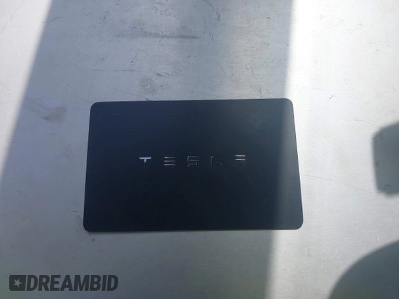 2020 Tesla Model 3 Standard Range Plus z VIN 5YJ3E1EA6LF785622, wystawiony jako IAAI lot #42080180 z przebiegiem 34 133 mil mil oraz . Historia ofert i sprzedaży dostępna na DreamBid. Obrazek 11.