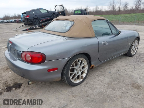 2002 Mazda MX-5 Miata Cloth z VIN JM1NB353X20227591, wystawiony jako IAAI lot #42066430 z przebiegiem 79 585 mil mil oraz . Historia ofert i sprzedaży dostępna na DreamBid. Obrazek 4.