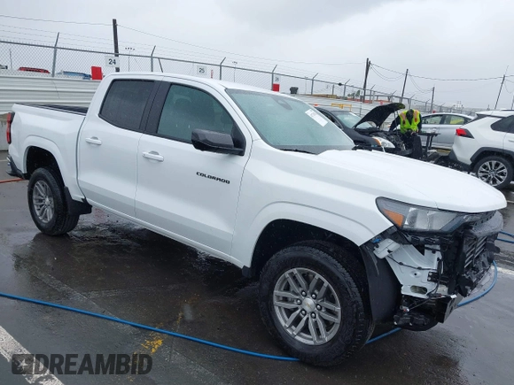 2024 Chevrolet Colorado 2WD LT with VIN 1GCPSCEK4R1172365, listed as a IAAI auction lot 41774526 with 4,836 mi miles. Bid and sale history available at carsss.com. Image 1.