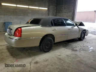 2004 Lincoln Town Car Signature z VIN 1LNHM81W84Y622082, wystawiony jako Copart lot #58953375 z przebiegiem Nie podano mil oraz Szkoda całkowita • Salvage title. Historia ofert i sprzedaży dostępna na DreamBid. Obrazek 3.