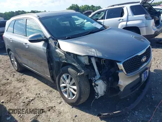 2017 Kia Sorento LX z VIN 5XYPGDA54HG306572, wystawiony jako IAAI lot #42201527 z przebiegiem 74 815 mil mil oraz . Historia ofert i sprzedaży dostępna na DreamBid. Obrazek 1.