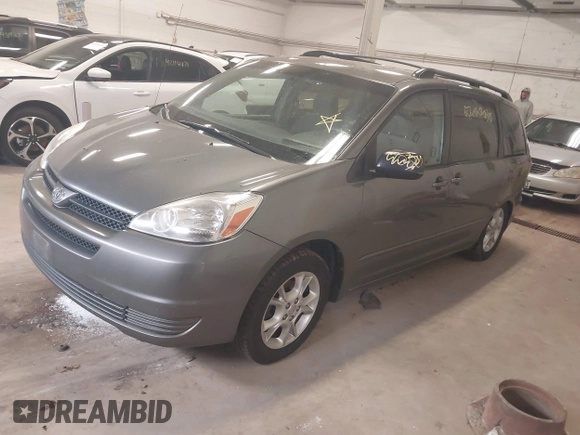 2005 Toyota Sienna LE with VIN 5TDBA23C05S049050, listed as a IAAI auction lot 42146646 with 313,528 mi miles. Bid and sale history available at carsss.com. Image 2.