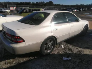 2001 Lexus ES with VIN JT8BF28GX10308569, listed as a IAAI auction lot 41159614 with 188,842 mi miles. Bid and sale history available at carsss.com. Image 4.