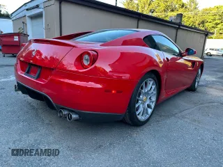 2007 Ferrari 599 z VIN ZFFFC60A870153007, wystawiony jako Copart lot #82527214 z przebiegiem 13 264 mil mil oraz Tytuł czysty. Historia ofert i sprzedaży dostępna na DreamBid. Obrazek 4.