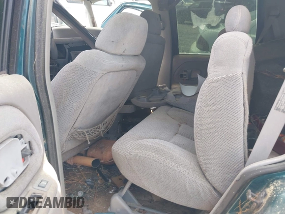 1996 GMC Yukon with VIN 1GKEC13R7TJ704518, listed as a IAAI auction lot 42095936 with 1 mi miles. Bid and sale history available at carsss.com. Image 8.