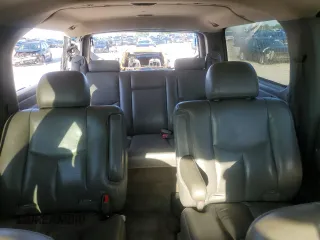 2005 Chevrolet Suburban LT with VIN 1GNEC16ZX5J126268, listed as a Copart auction lot 59576855 with 352,795 mi miles and Salvage title. Bid and sale history available at DreamBid. Image 10.