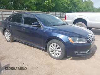 2015 Volkswagen Passat Limited Edition Edition z VIN 1VWAT7A3XFC040684, wystawiony jako IAAI lot #42160624 z przebiegiem 142 239 mil mil oraz . Historia ofert i sprzedaży dostępna na DreamBid. Obrazek 1.