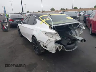 2018 Toyota Camry LE z VIN 4T1B11HK7JU111555, wystawiony jako IAAI lot #42421362 z przebiegiem 102 404 mil mil oraz . Historia ofert i sprzedaży dostępna na DreamBid. Obrazek 3.