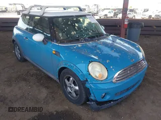 2008 MINI Hardtop with VIN WMWMF33538TU66389, listed as a IAAI auction lot 42558735 with 151,041 mi miles and . Bid and sale history available at DreamBid. Image 6.