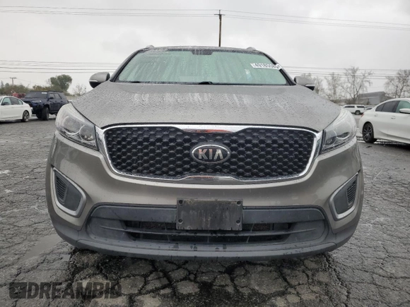 2016 Kia Sorento LX z VIN 5XYPGDA57GG162692, wystawiony jako Copart lot #49185585 z przebiegiem 134 152 mil mil oraz Szkoda całkowita • Salvage title. Historia ofert i sprzedaży dostępna na DreamBid. Obrazek 5.