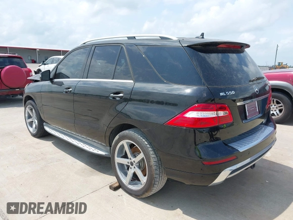 2014 Mercedes-Benz M ML 550 with VIN 4JGDA7DBXEA291980, listed as a IAAI auction lot 42161942 with 121,341 mi miles. Bid and sale history available at carsss.com. Image 3.