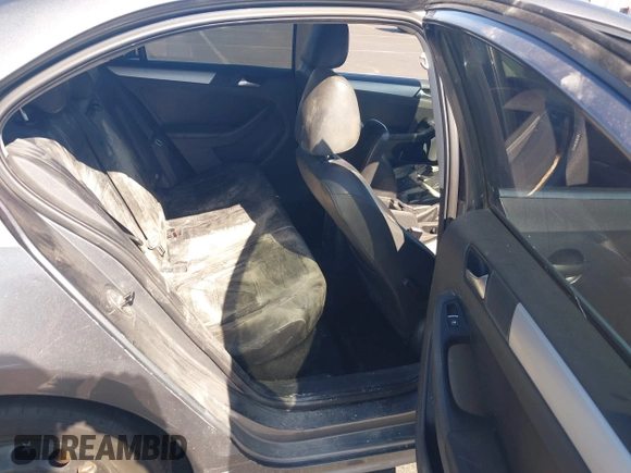 2013 Volkswagen Jetta SE z VIN 3VWDP7AJ0DM253879, wystawiony jako IAAI lot #42224779 z przebiegiem 215 268 mil mil oraz . Historia ofert i sprzedaży dostępna na DreamBid. Obrazek 8.