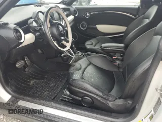 2015 MINI Roadster S z VIN WMWSY3C55FT595894, wystawiony jako Copart lot #56257194 z przebiegiem 66 704 mil mil oraz Szkody całkowita. Historia ofert i sprzedaży dostępna na DreamBid. Obrazek 7.