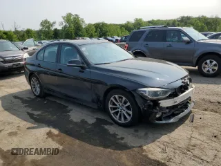 2018 BMW 3 Series 320i xDrive z VIN WBA8A3C50JA489629, wystawiony jako Copart lot #59535745 z przebiegiem 75 941 mil mil oraz Szkoda całkowita • Salvage title. Historia ofert i sprzedaży dostępna na DreamBid. Obrazek 4.