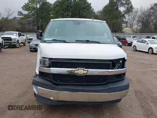 2020 Chevrolet Express Passenger LT z VIN 1GAZGPFG4L1121251, wystawiony jako IAAI lot #41306415 z przebiegiem 77 060 mil mil oraz . Historia ofert i sprzedaży dostępna na DreamBid. Obrazek 6.