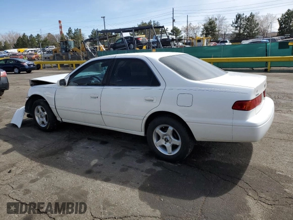 2000 Toyota Camry CE z VIN JT2BG22K2Y0479735, wystawiony jako Copart lot #50226755 z przebiegiem 282 694 mil mil oraz Nie do naprawy • Non repairable. Historia ofert i sprzedaży dostępna na DreamBid. Obrazek 2.