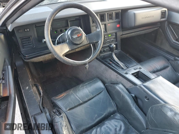1986 Chevrolet Corvette z VIN 1G1YY0786G5105915, wystawiony jako Copart lot #88309815 z przebiegiem 87 655 mil mil oraz Czysty tytuł • Clean title. Historia ofert i sprzedaży dostępna na DreamBid. Obrazek 8.