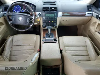 2008 Volkswagen Touareg V6 z VIN WVGBE77LX8D000610, wystawiony jako Copart lot #58434065 z przebiegiem 208 718 mil mil oraz Czysty tytuł • Clean title. Historia ofert i sprzedaży dostępna na DreamBid. Obrazek 8.
