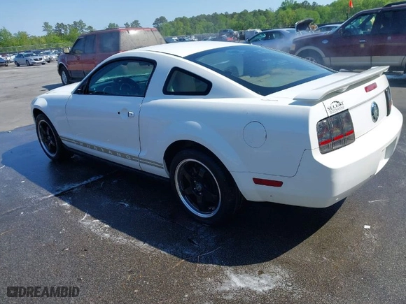 2005 Ford Mustang Deluxe with VIN 1ZVFT80N855145015, listed as a IAAI auction lot 41960326 with 139,814 mi miles. Bid and sale history available at carsss.com. Image 3.