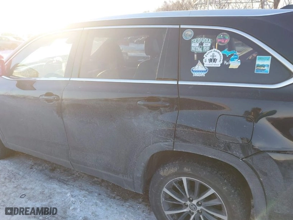 2019 Toyota Highlander SE with VIN 5TDKZRFH2KS556519, listed as a IAAI auction lot 41292911 with NaN miles. Bid and sale history available at carsss.com. Image 14.