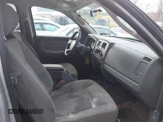 2006 Dodge Dakota SLT with VIN 1D7HW48K16S682999, listed as a IAAI auction lot 41303631 with 133,864 mi miles. Bid and sale history available at carsss.com. Image 5.