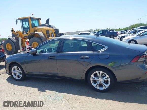 2024 Honda Accord LX z VIN 1HGCY1F28RA046057, wystawiony jako IAAI lot #42009898 z przebiegiem 4831 mil mil oraz . Historia ofert i sprzedaży dostępna na DreamBid. Obrazek 14.