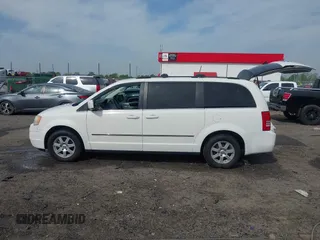 2010 Chrysler Town & Country Touring with VIN 2A4RR5D19AR188015, listed as a IAAI auction lot 41997283 with 172,877 mi miles. Bid and sale history available at carsss.com. Image 14.