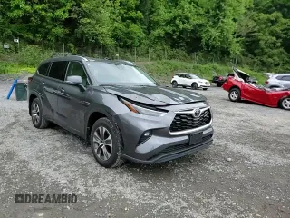 2021 Toyota Highlander XLE with VIN 5TDHZRBH9MS553524, listed as a Copart auction lot 57469405 with 51,784 mi miles and Salvage title. Bid and sale history available at DreamBid. Image 14.
