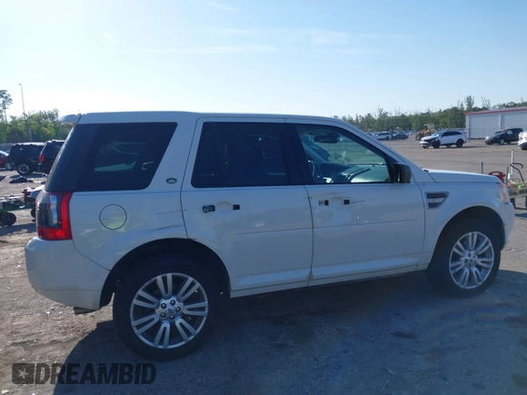 2010 Land Rover LR2 HSE z VIN SALFR2BN8AH208966, wystawiony jako IAAI lot #42258941 z przebiegiem 141 992 mil mil oraz . Historia ofert i sprzedaży dostępna na DreamBid. Obrazek 6.