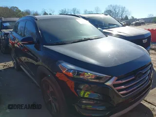 2017 Hyundai Tucson Sport z VIN KM8J33A2XHU573758, wystawiony jako IAAI lot #41428068 z przebiegiem 119 589 mil mil oraz . Historia ofert i sprzedaży dostępna na DreamBid. Obrazek 1.