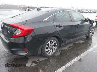 2017 Honda Civic EX z VIN 19XFC2F75HE058478, wystawiony jako IAAI lot #41957294 z przebiegiem 56 019 mil mil oraz . Historia ofert i sprzedaży dostępna na DreamBid. Obrazek 4.