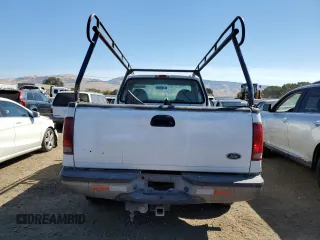 2001 Ford F-250 XL z VIN 3FTNF20L91MA70668, wystawiony jako Copart lot #70342064 z przebiegiem 190 065 mil mil oraz Szkoda całkowita • Salvage title. Historia ofert i sprzedaży dostępna na DreamBid. Obrazek 6.