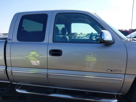 2000 Chevrolet Silverado 1500 LS with VIN 2GCEK19T0Y1205109, listed as a IAAI auction lot 41999548 with 159,571 mi miles. Bid and sale history available at carsss.com. Image 13.