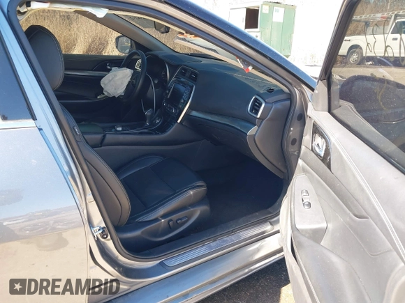 2021 Nissan Maxima SV z VIN 1N4AA6CV4MC508977, wystawiony jako IAAI lot #41858232 z przebiegiem 66 113 mil mil oraz . Historia ofert i sprzedaży dostępna na DreamBid. Obrazek 5.