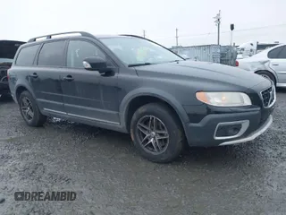 2008 Volvo XC70 with VIN YV4BZ982481017864, listed as a IAAI auction lot 41361091 with 197,979 mi miles. Bid and sale history available at carsss.com. Image 1.