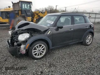 2015 MINI Countryman S z VIN WMWZC3C50FWP53151, wystawiony jako Copart lot #53181855 z przebiegiem 130 939 mil mil oraz Szkoda całkowita • Salvage title. Historia ofert i sprzedaży dostępna na DreamBid. Obrazek 1.