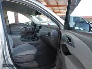 2018 Chevrolet Traverse LT Cloth with VIN 1GNERGKW2JJ250414, listed as a IAAI auction lot 41664779 with 77,214 mi miles. Bid and sale history available at carsss.com. Image 5.