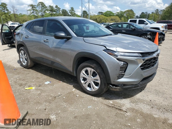 2025 Chevrolet Trax LS with VIN KL77LFEP6SC125131, listed as a Copart auction lot 50564795 with 9,460 mi miles and Salvage Title. Bid and sale history available at DreamBid. Image 4.