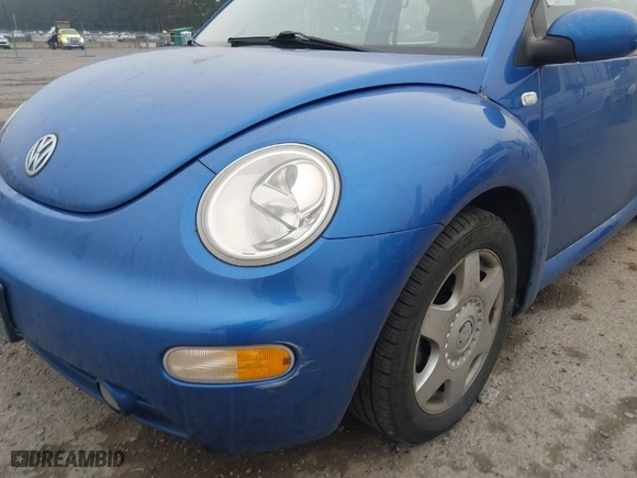2001 Volkswagen New Beetle GLS with VIN 3VWCB21C11M444401, listed as a IAAI auction lot 41355724 with NaN miles. Bid and sale history available at carsss.com. Image 6.