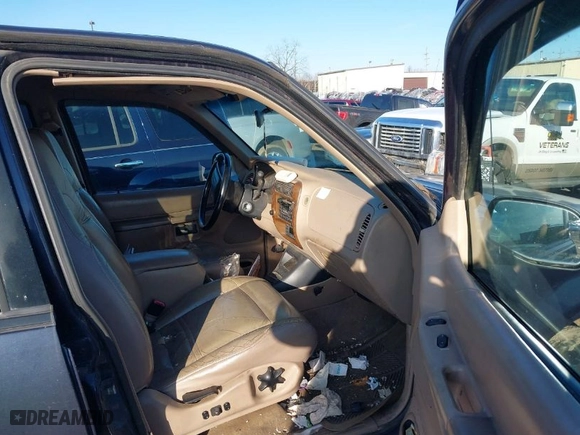2000 Mercury Mountaineer with VIN 4M2ZU86P2YUJ06656, listed as a IAAI auction lot 41735862 with 200,263 mi miles. Bid and sale history available at carsss.com. Image 5.