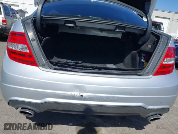 2013 Mercedes-Benz C 300 Sport с VIN WDDGF8AB2DR289465, выставлен на аукционе IAAI как лот 42211273 с пробегом 124 674 миль миль и . История ставок и продаж доступна на DreamBid. Изображение 6.
