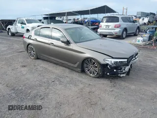 2019 BMW 5 Series 540i z VIN WBAJE5C52KWA98653, wystawiony jako IAAI lot #41398589 z przebiegiem Nie podano mil oraz . Historia ofert i sprzedaży dostępna na DreamBid. Obrazek 1.